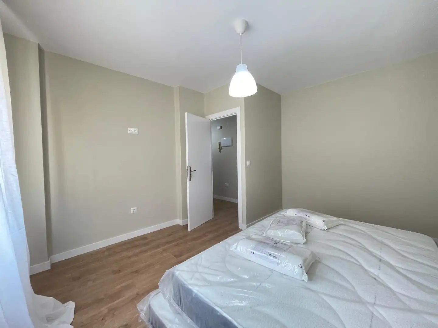 Habitación en CLAVELES, Zona Alta