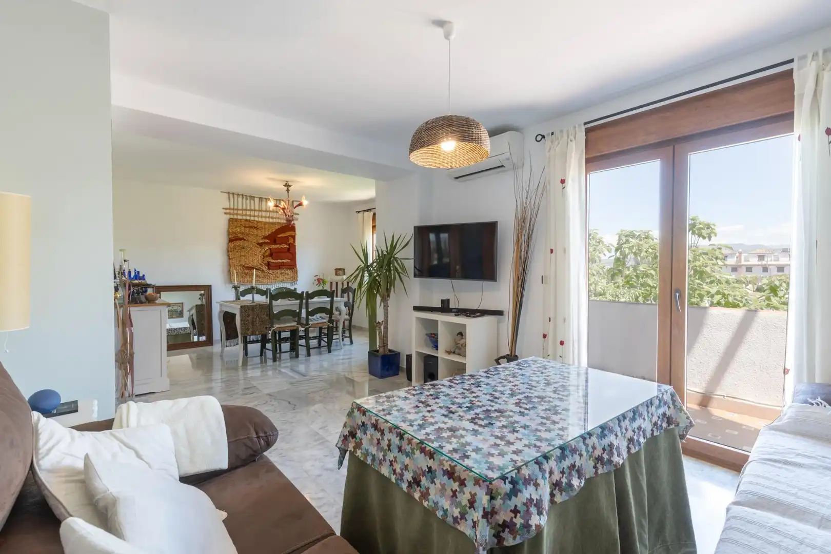 Sala d'estar de Casa o xalet en venda en La Zubia amb Aire condicionat, Calefacció i Piscina comunitària