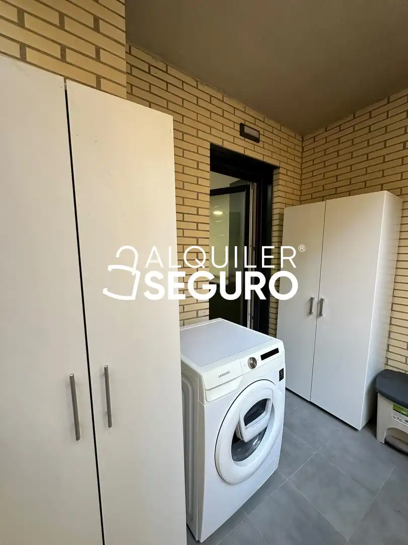Exterior view of Flat for rent in Madrid  with Air Conditioner, Heating and Storage room