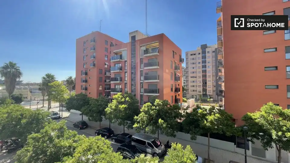 Exterior view of Flat for rent in Valencia  with Air Conditioner, Heating and Furnished