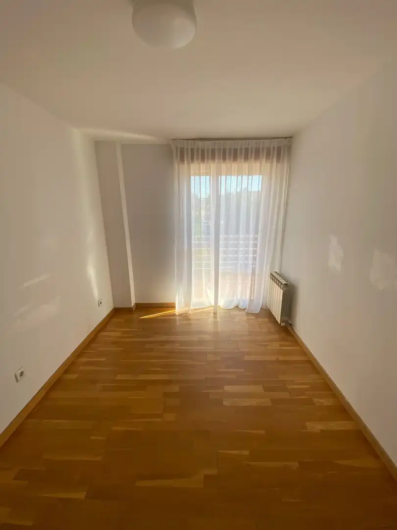Dormitori de Casa adosada en venda en Zaragoza amb Terrassa i Piscina