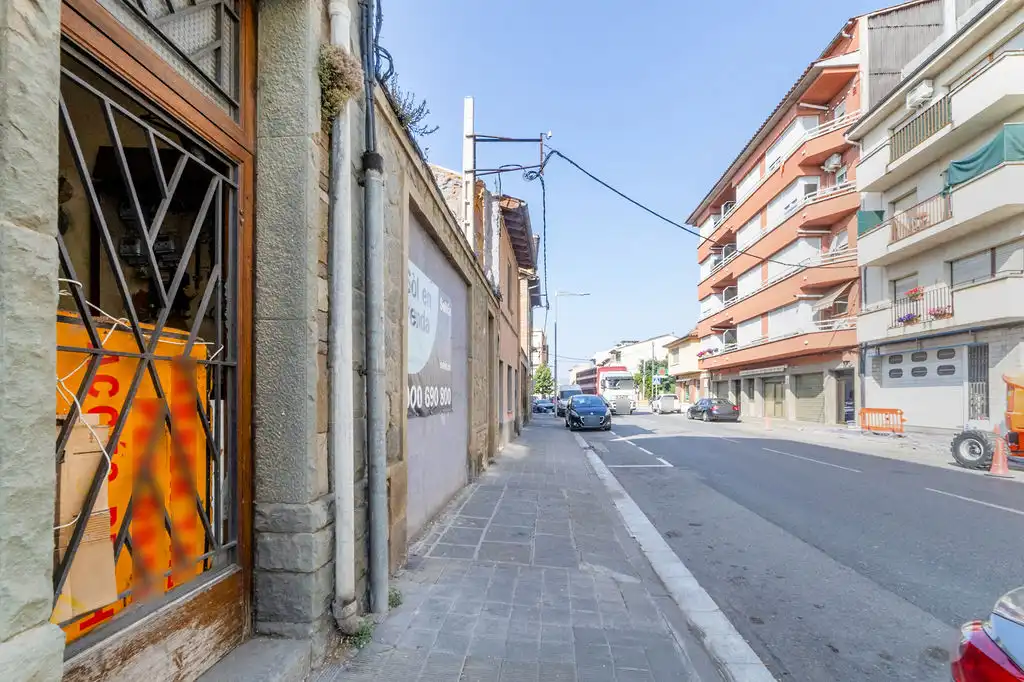 Exterior view of Office for sale in Manlleu