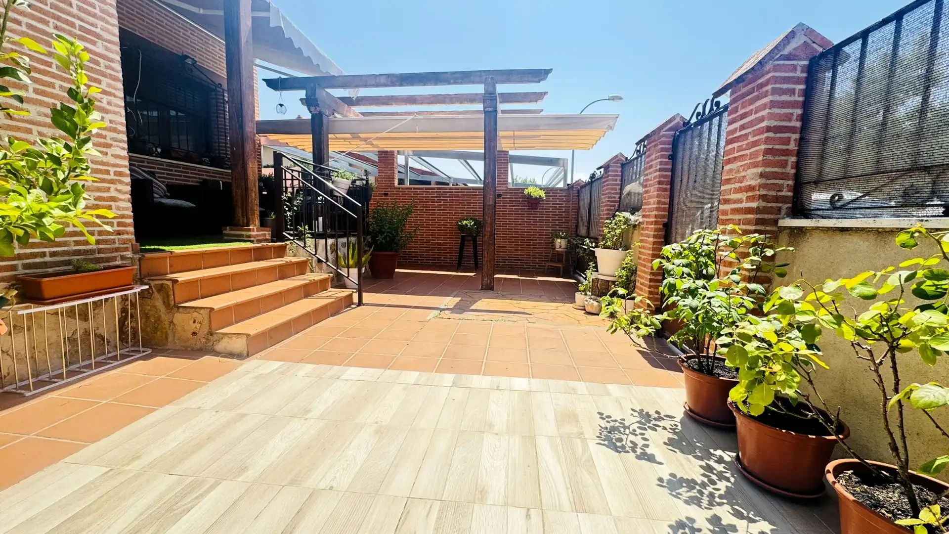 Terrassa de Casa o xalet en venda en Cedillo del Condado amb Aire condicionat, Calefacció i Jardí privat