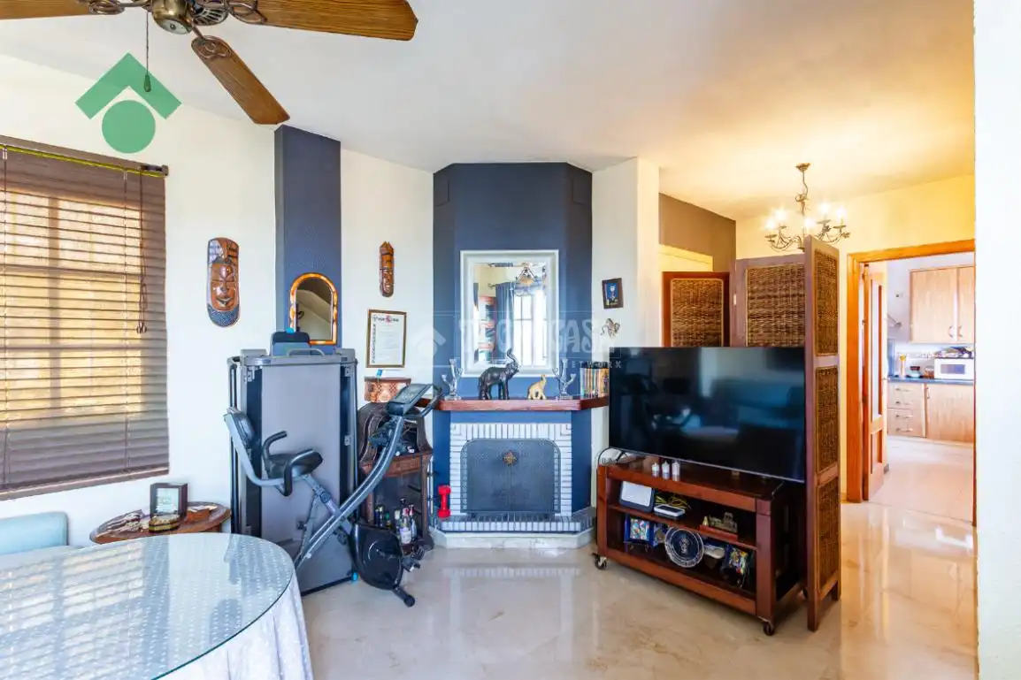 Sala de estar de Casa o chalet en venta en Rincón de la Victoria con Aire acondicionado y Terraza