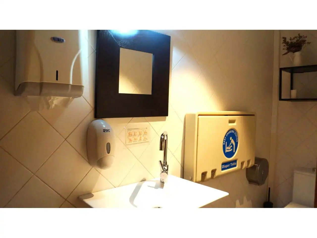 Baño de Local en venta en Montbrió del Camp con Aire acondicionado