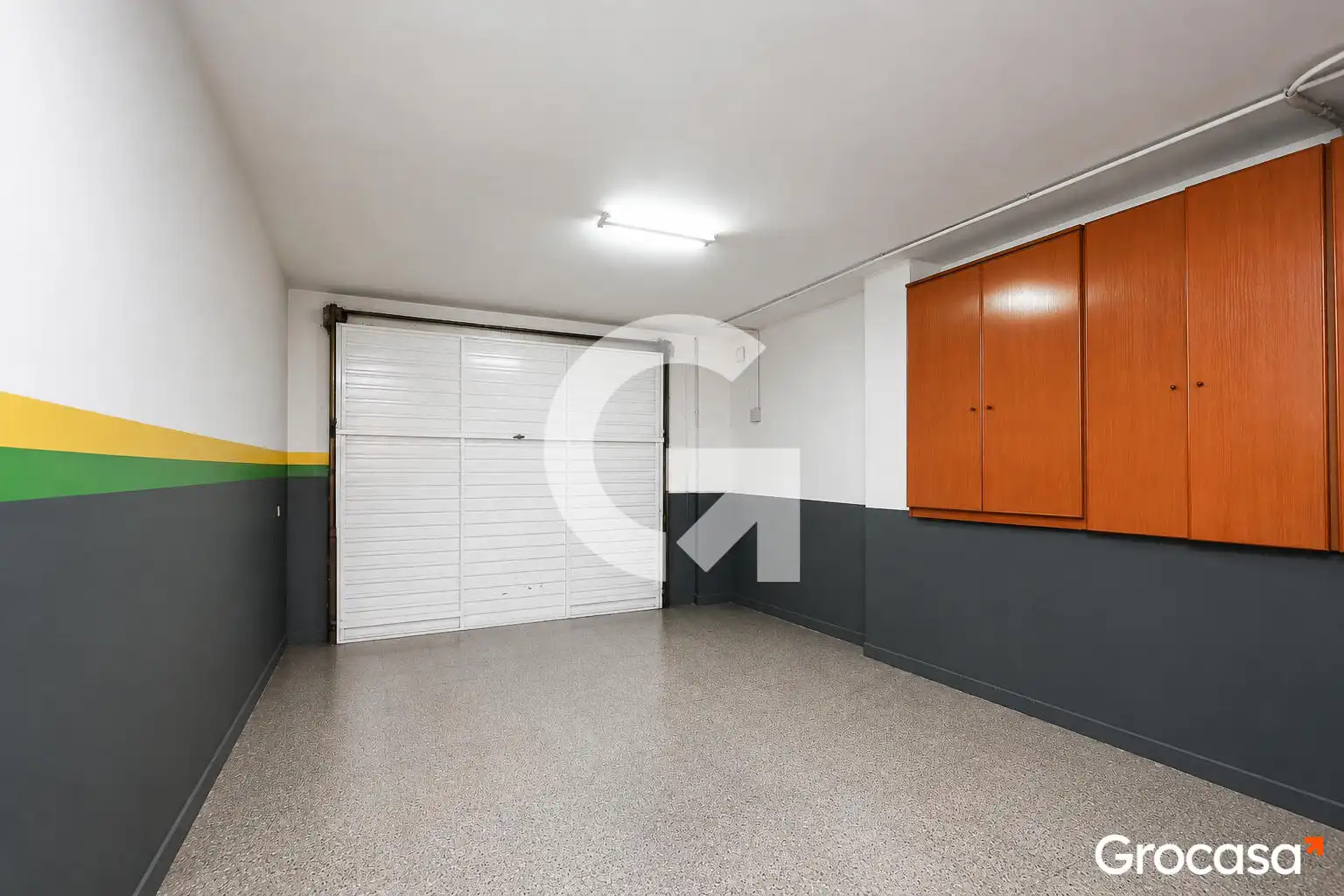 Parking de Casa adosada en venta en Barcelona con Aire acondicionado, Calefacción y Terraza