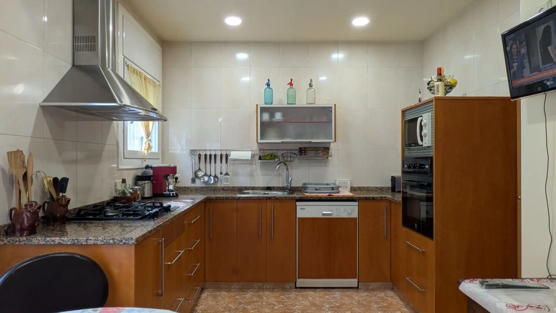 Cocina de Casa adosada en venta en Girona con Aire acondicionado, Calefacción y Jardín privado