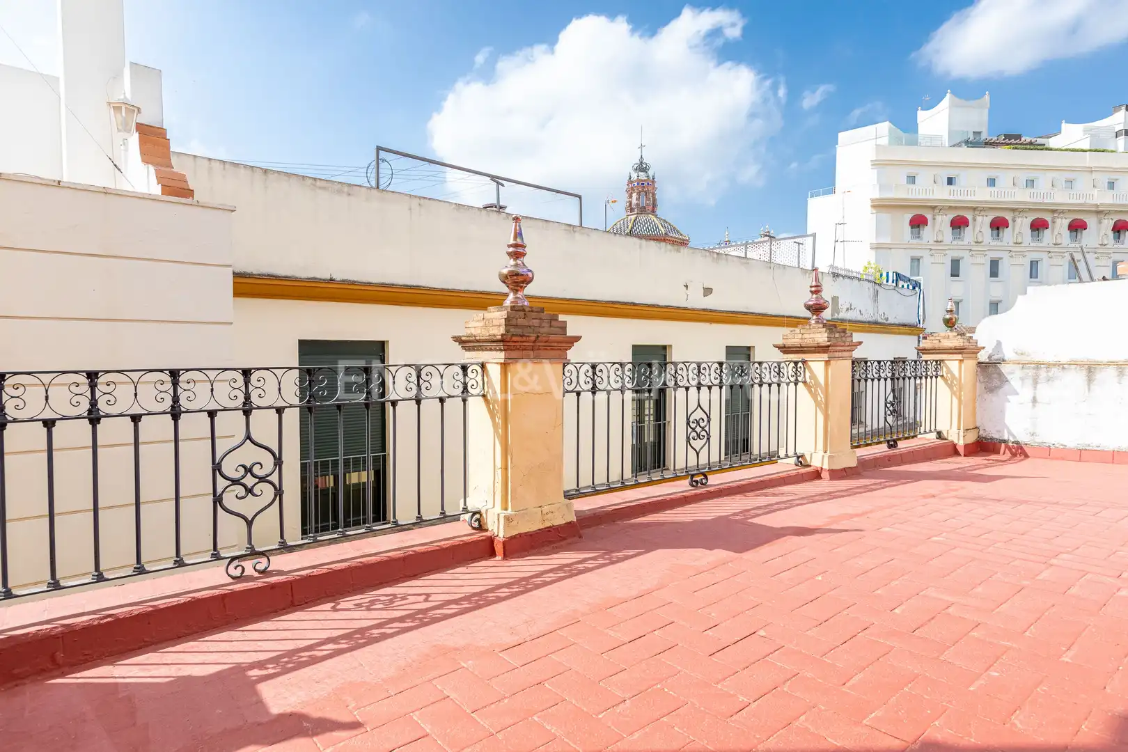 Außenansicht von Haus oder Chalet zum Verkauf in Sevilla mit Klimaanlage, Heizung und Abstellraum