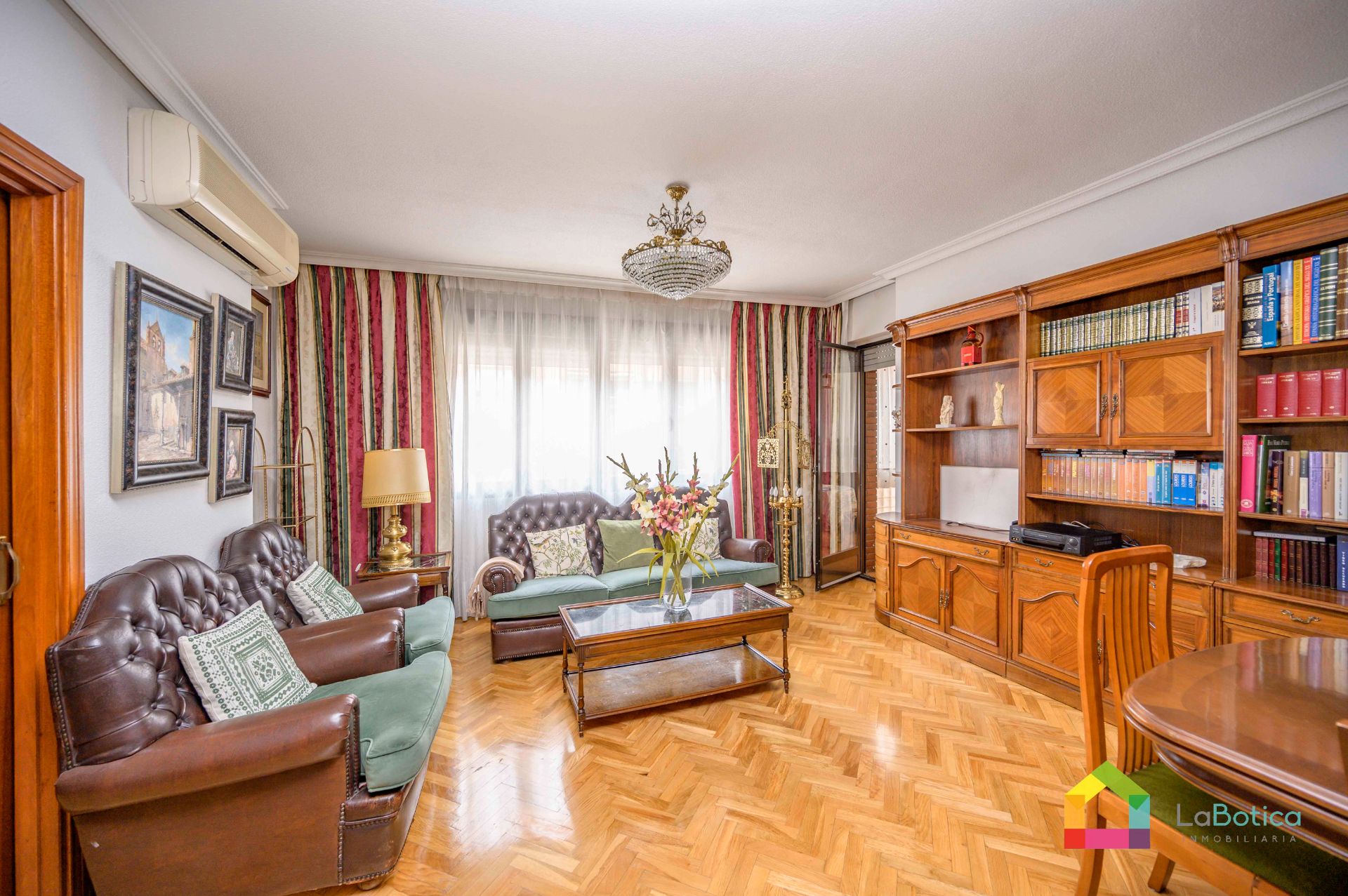 Living room of Flat for sale in  Toledo Capital  with Air Conditioner, Heating and Storage room