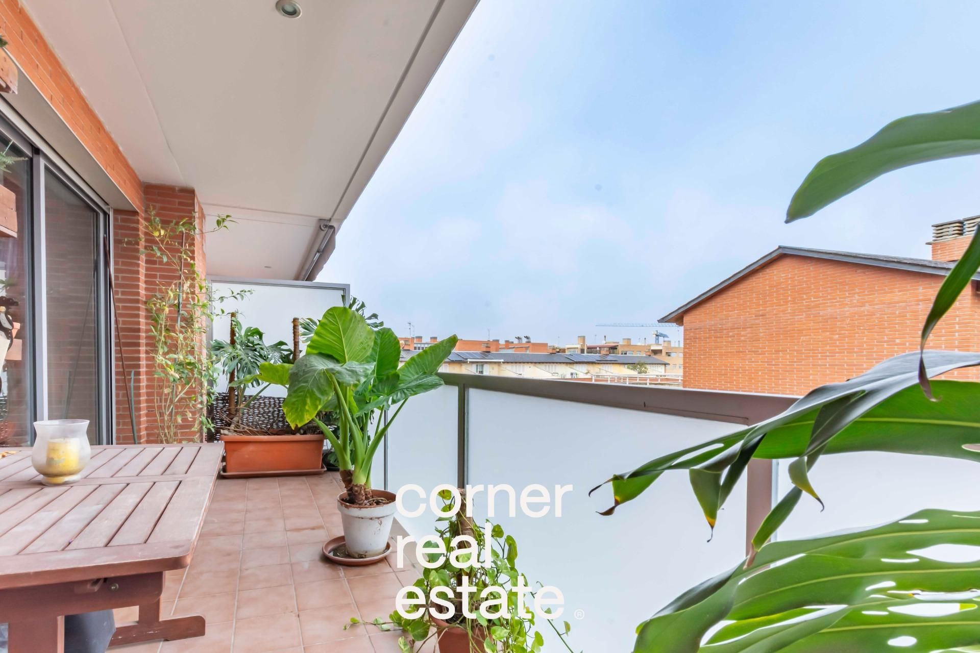 Vista exterior de Ático en venta en Rubí con Aire acondicionado, Calefacción y Parquet