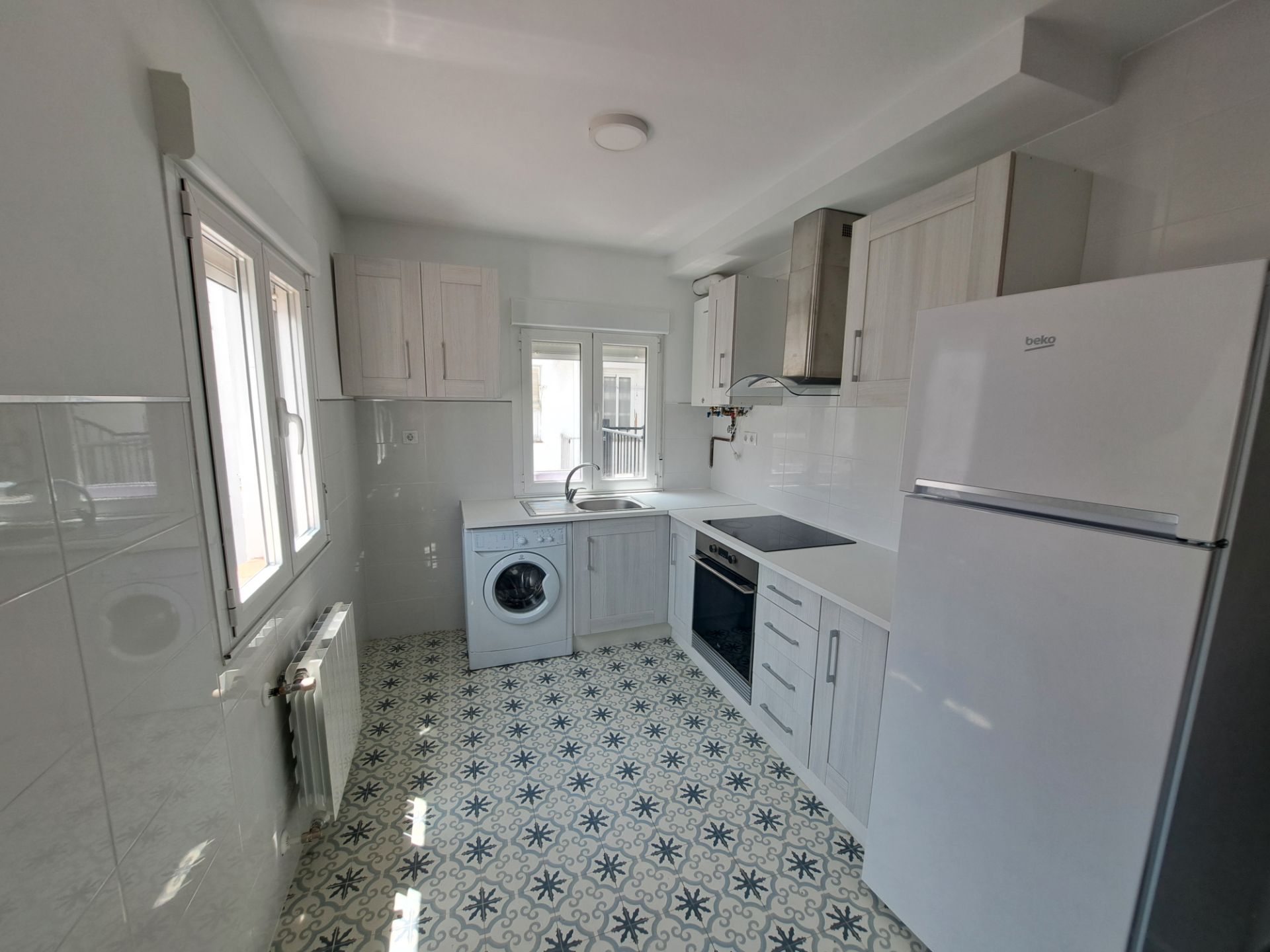 Kitchen of Flat to rent in León Capital   with Heating, Parquet flooring and Oven