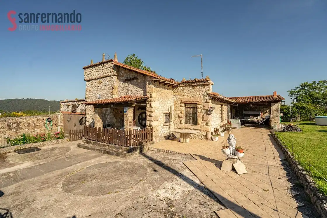 Haus oder Chalet zum Verkauf in Torrelavega  mit Heizung, Privatgarten und Terrasse