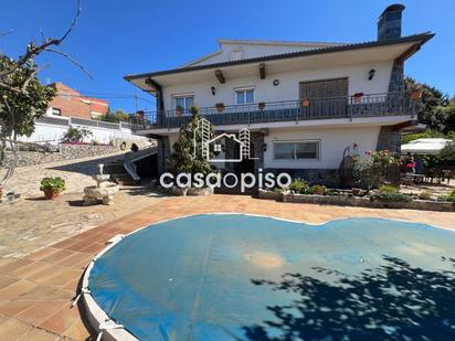 Vista exterior de Casa o xalet en venda en Terrassa amb Aire condicionat, Calefacció i Jardí privat