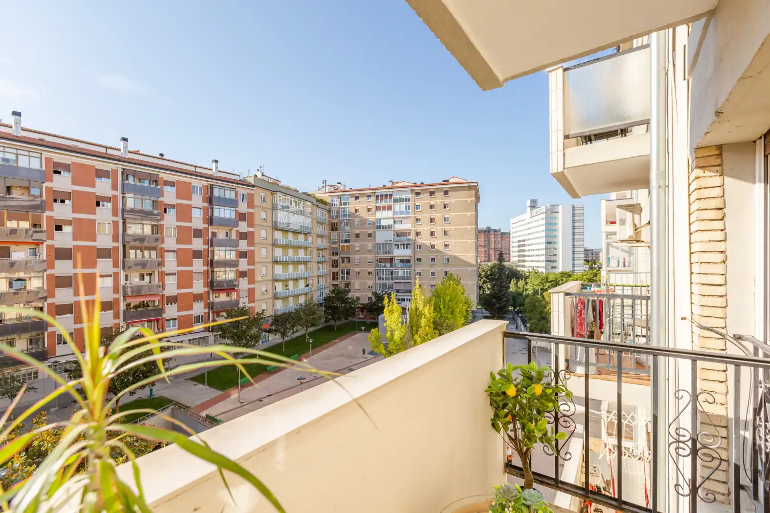 Terrasse von Wohnung zum Verkauf in  Pamplona / Iruña mit Heizung und Balkon