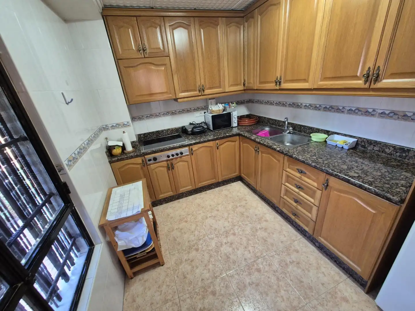 Cuina de Casa o xalet en venda en Elda amb Jardí privat, Terrassa i Traster