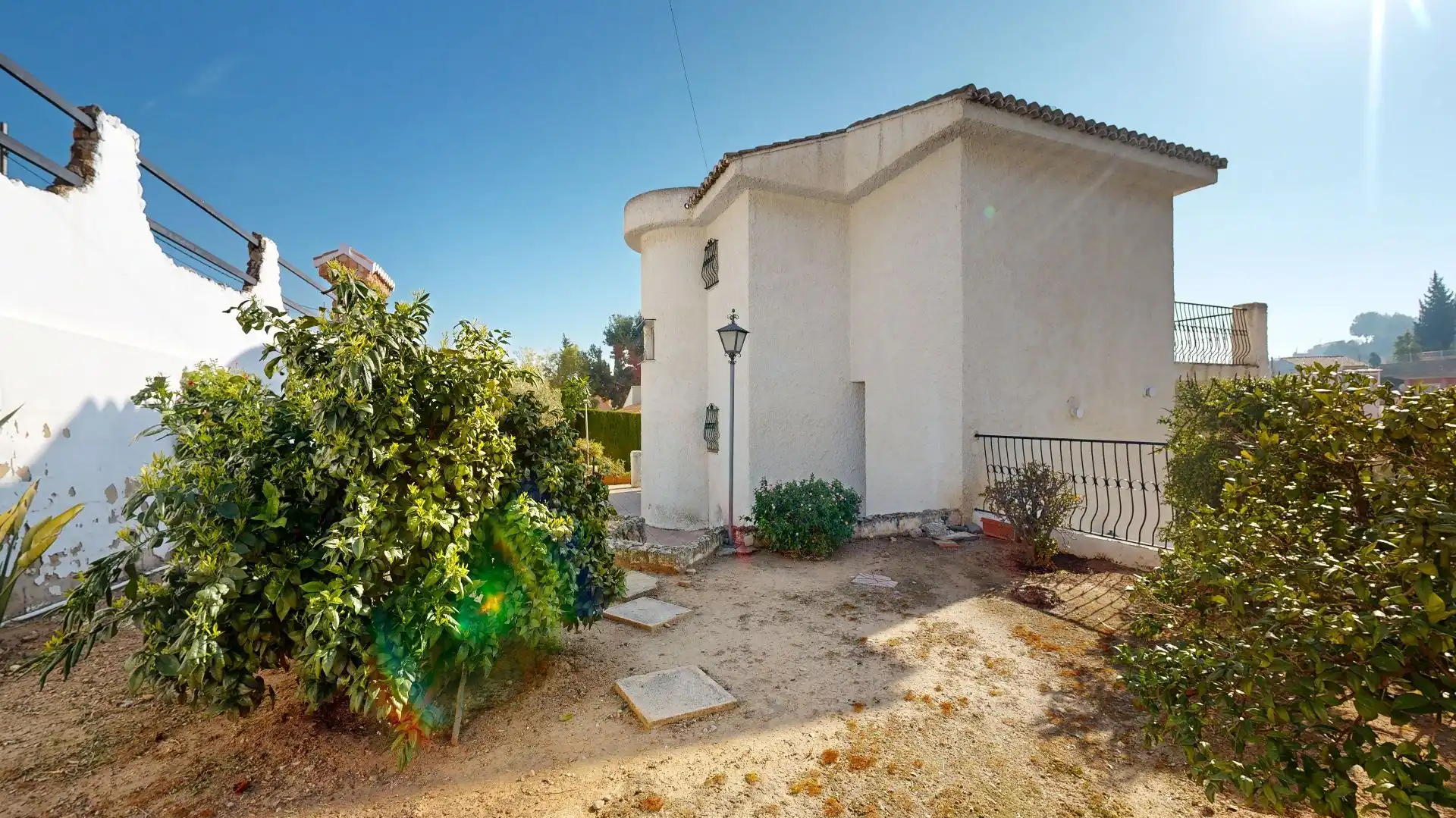 Außenansicht von Haus oder Chalet zum Verkauf in Chiva mit Privatgarten und Abstellraum