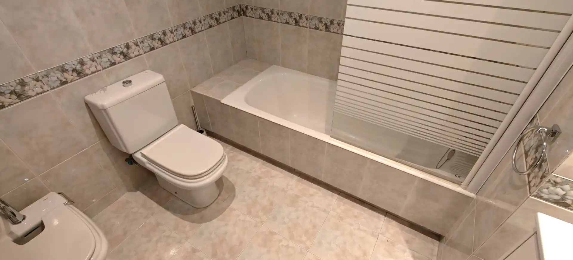 Bathroom of Attic for rent in Zaragoza  with Air Conditioner, Heating and Parquet flooring
