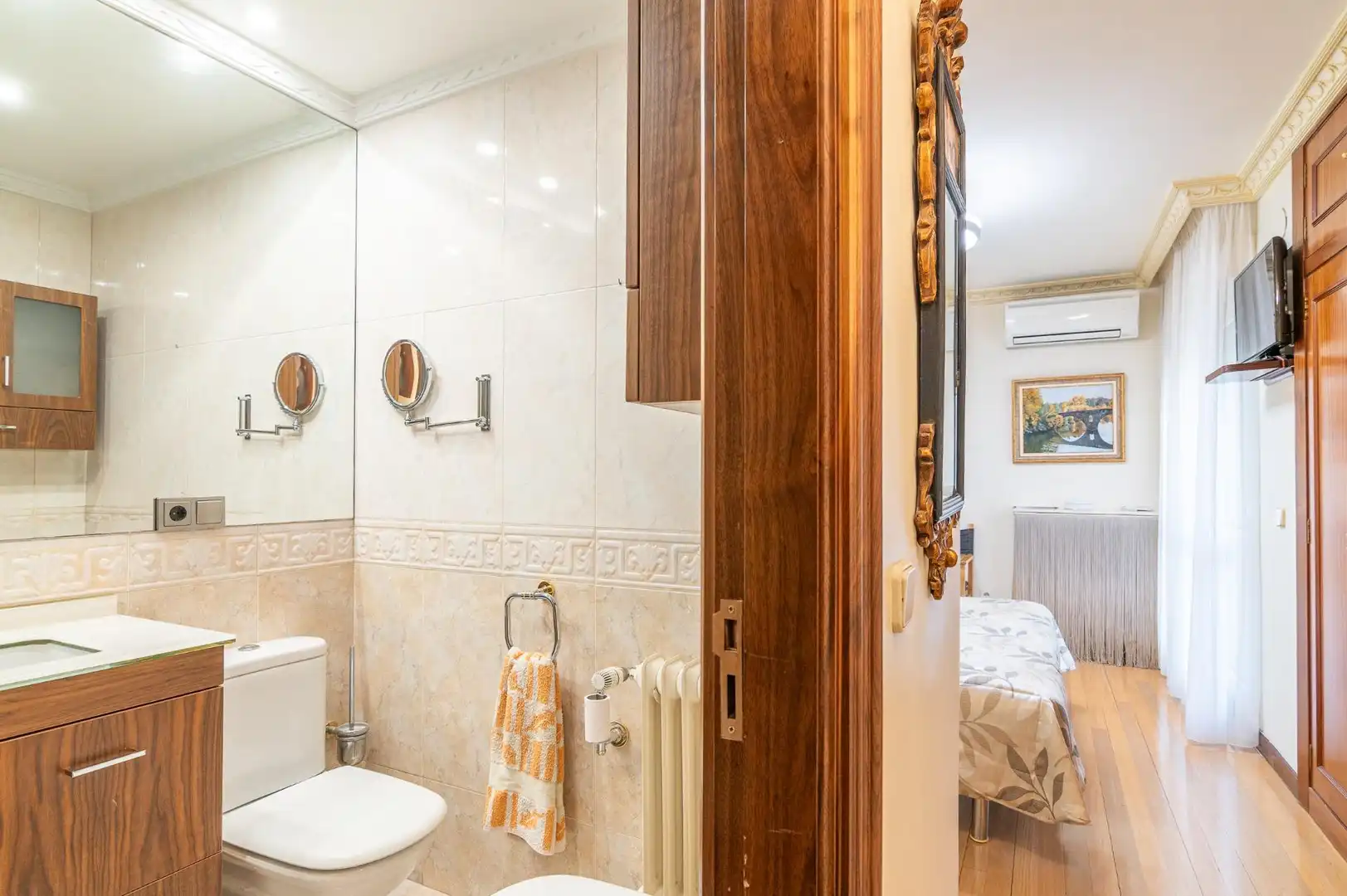 Badezimmer von Einfamilien-Reihenhaus zum Verkauf in Valle de Egüés / Eguesibar mit Klimaanlage, Heizung und Privatgarten