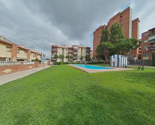 Piscina de Casa adosada en venda en Constantí amb Aire condicionat, Calefacció i Jardí privat