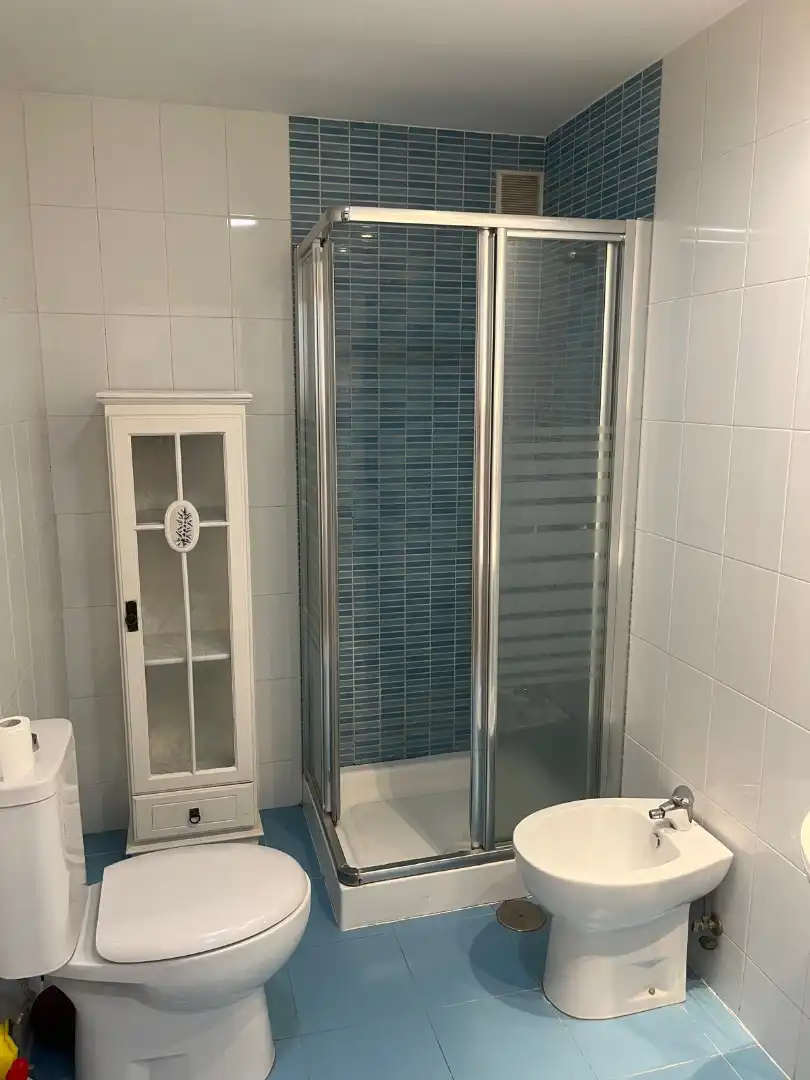 Baño de Piso de alquiler en Ciudad Real con Aire acondicionado, Calefacción y Trastero