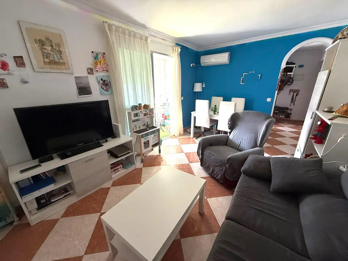 Living room of Flat for sale in Sevilla  with Air Conditioner and Terrace