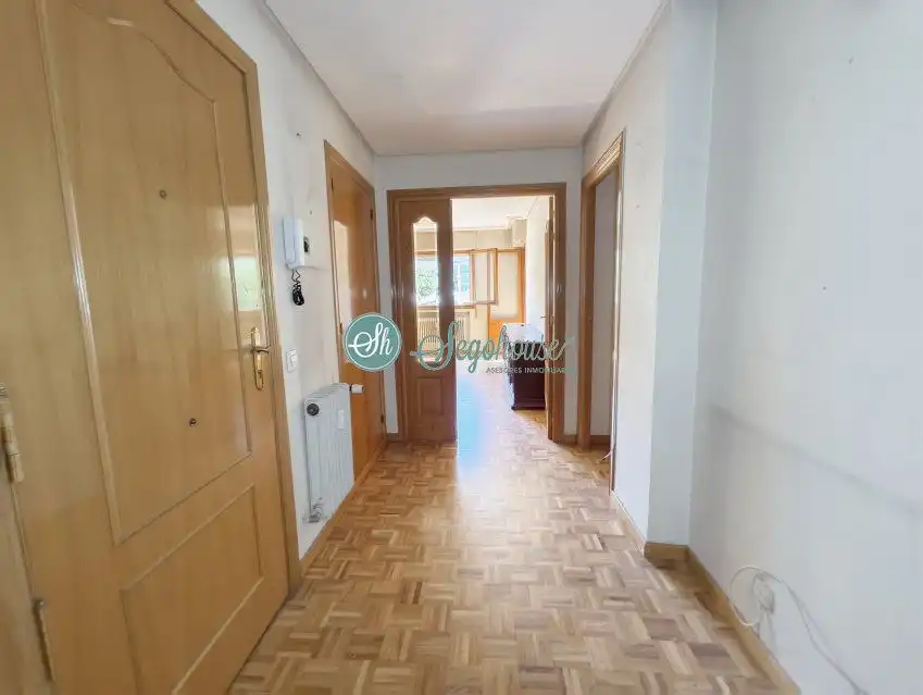 Piso en venta en Segovia con Calefacción, Parquet y Trastero