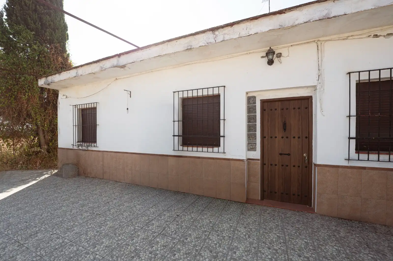 Vista exterior de Nave industrial en venta en Utrera