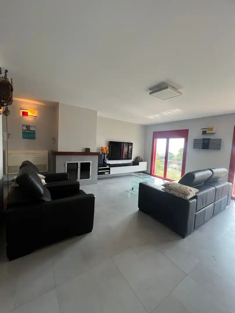 Sala de estar de Casa o chalet en venta en Santa Susanna con Aire acondicionado, Calefacción y Jardín privado