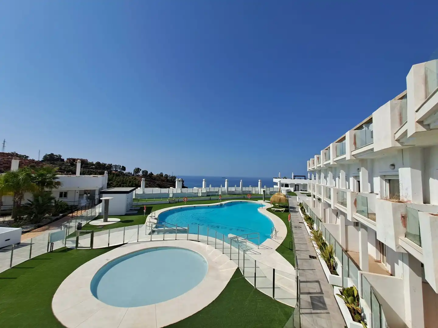 Apartment with pool for sale in torrox