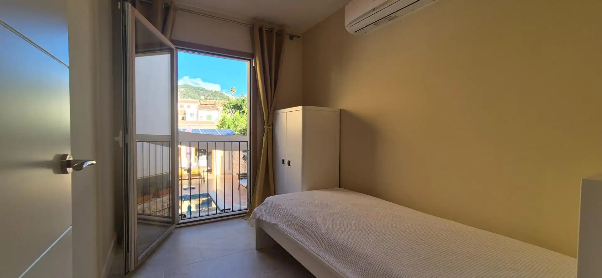 Habitación de Finca rústica en venta en Alaró con Aire acondicionado, Calefacción y Terraza