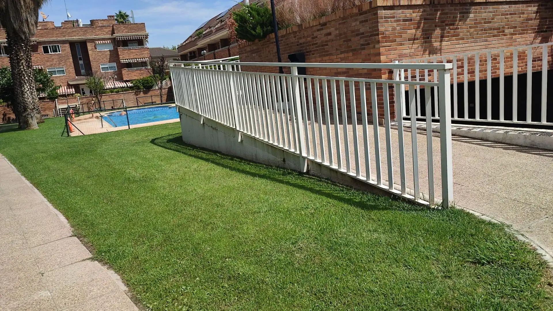 Piscina de Casa adosada de alquiler en Zaragoza con Aire acondicionado, Calefacción y Jardín privado