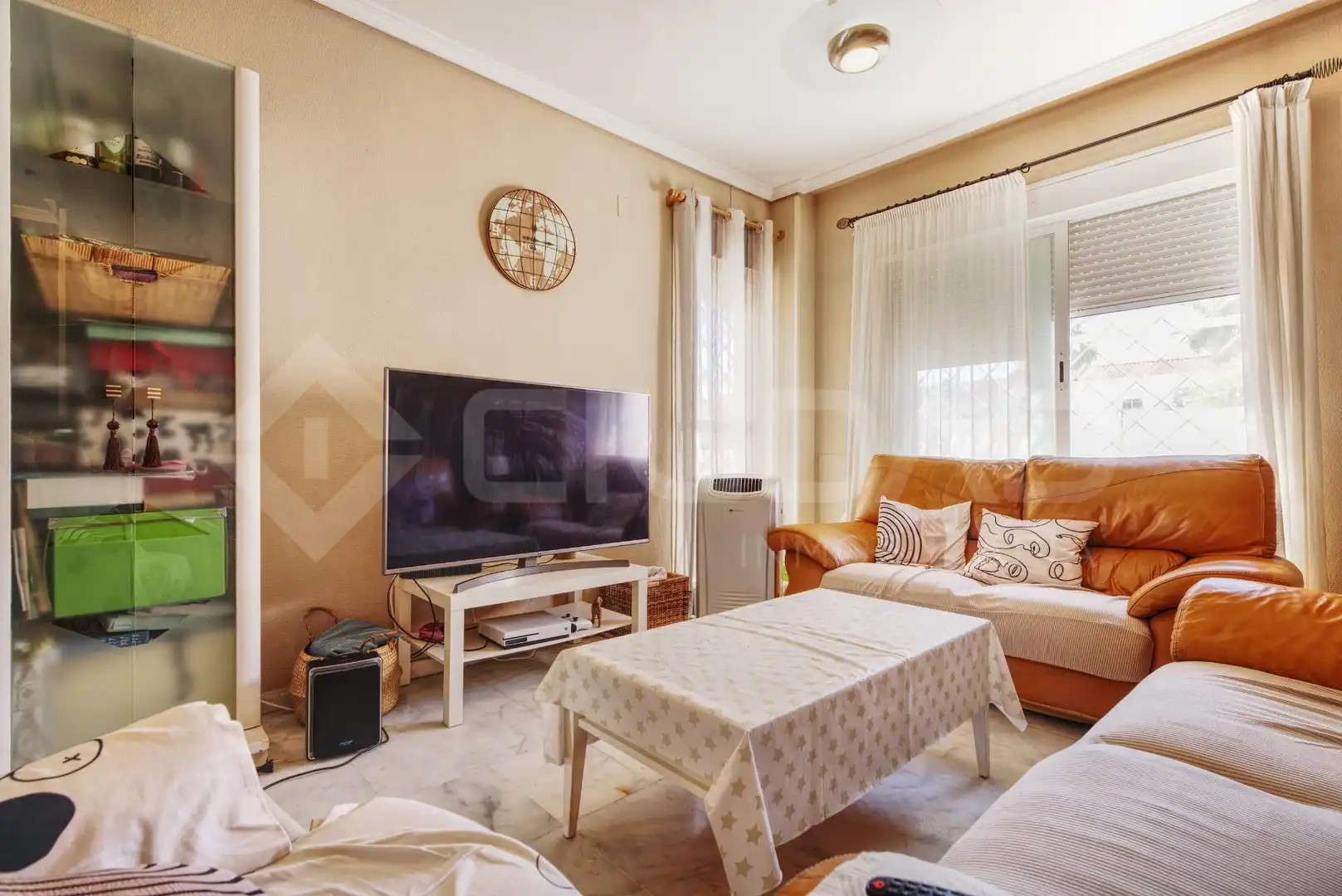 Living room of Houses for sale in San Juan de Aznalfarache  with Air Conditioner, Private garden and Community pool