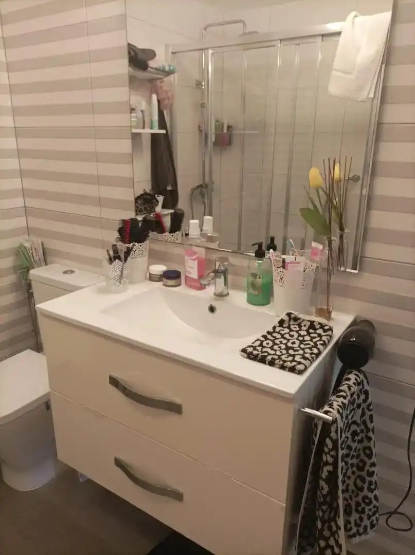 Badezimmer von Wohnung zur Miete in Oleiros mit Balkon