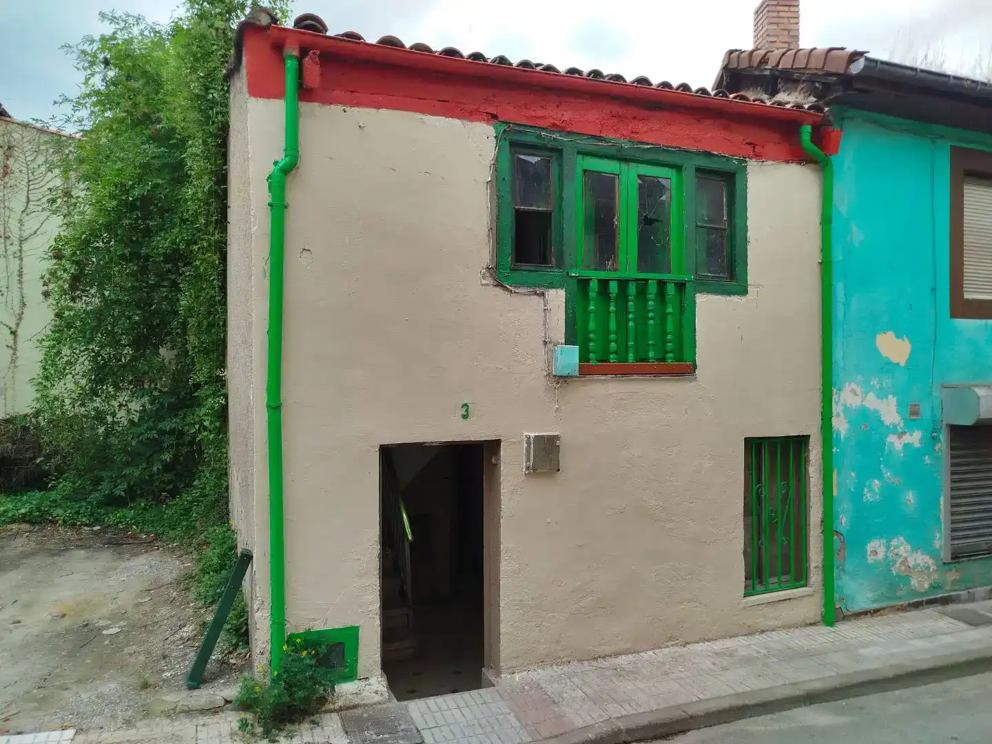 Vista exterior de Casa adosada en venda en Langreo amb Traster