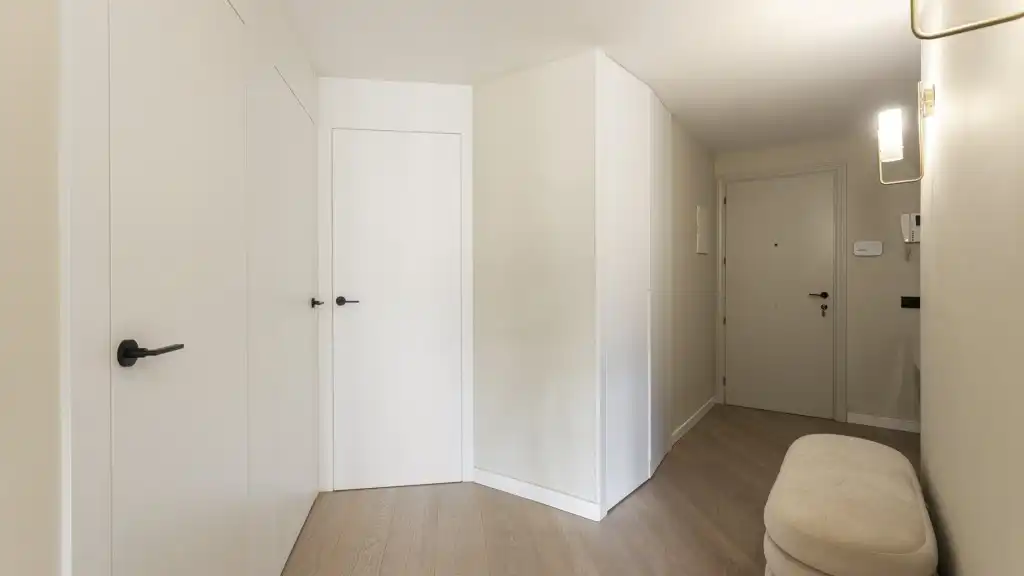 Dormitori de Apartament en venda en Barcelona amb Aire condicionat i Moblat