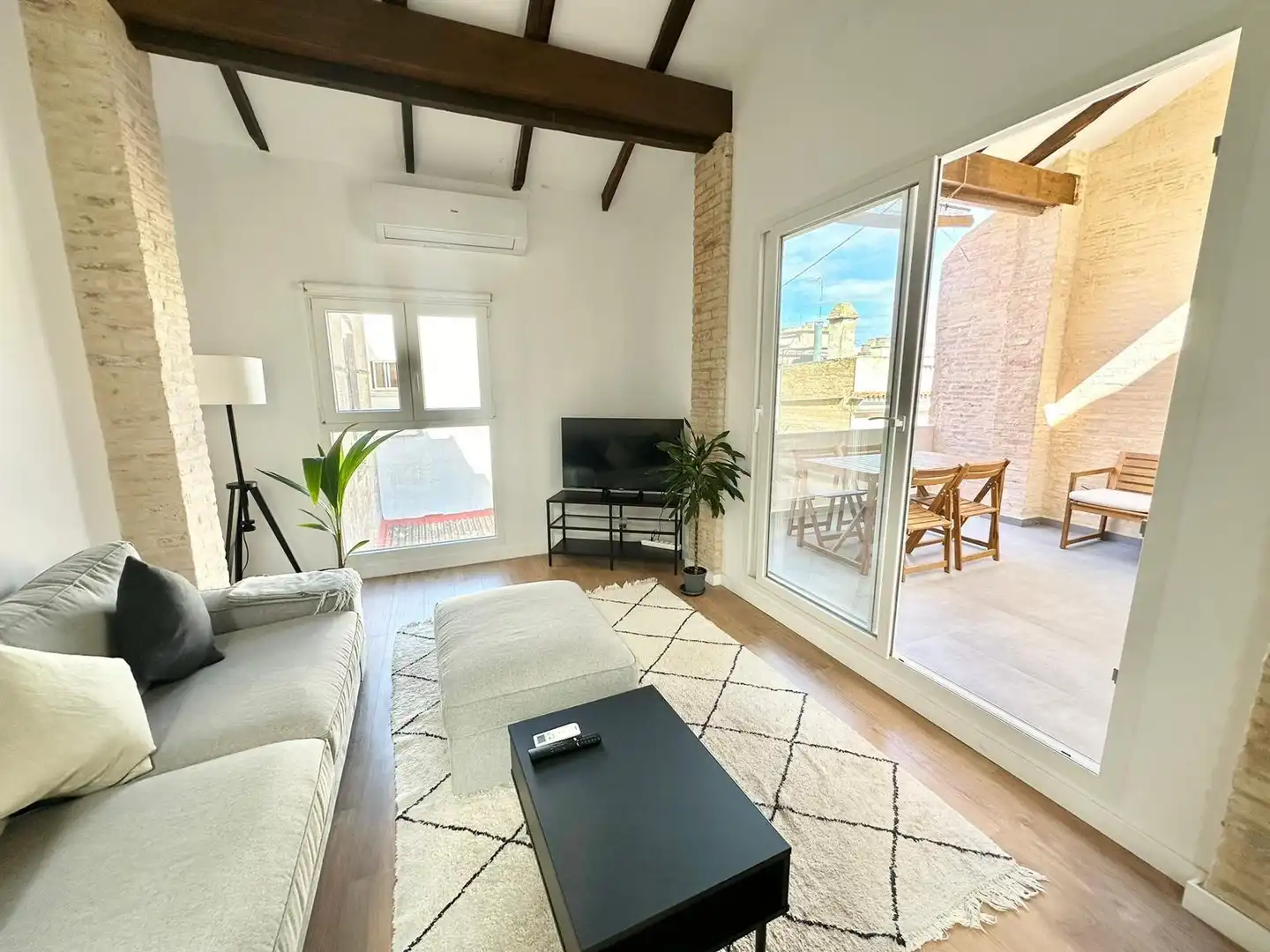 Living room of Attic for rent in Valencia  with Air Conditioner, Heating and Parquet flooring