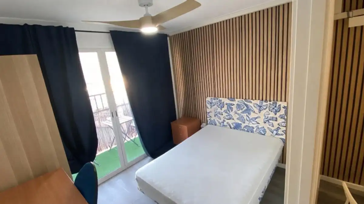 Dormitori de Apartament per a compartir en Murcia amb Aire condicionat, Calefacció i Moblat