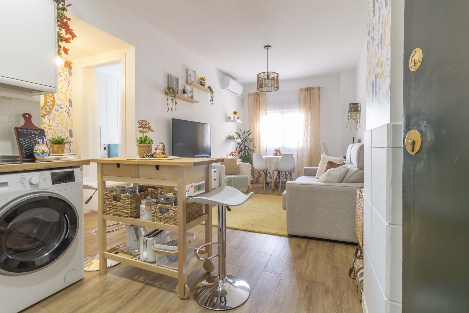 Living room of Flat to rent in  Sevilla Capital  with Air Conditioner, Heating and Swimming Pool