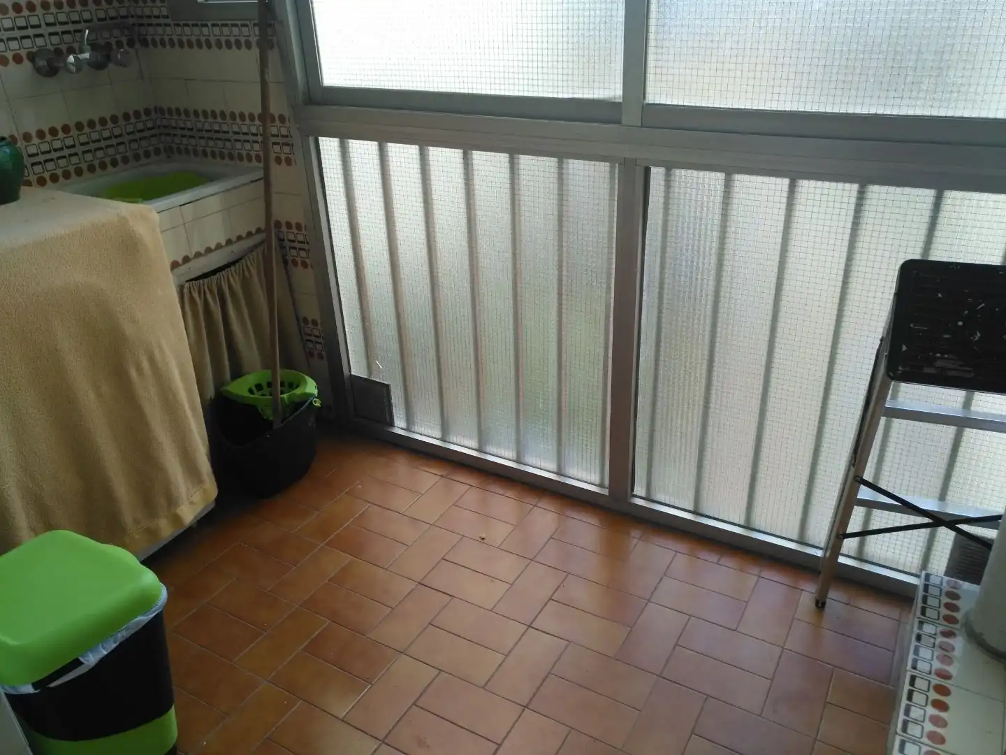 Terraza de Piso para compartir en Valencia con Calefacción, Amueblado y Horno