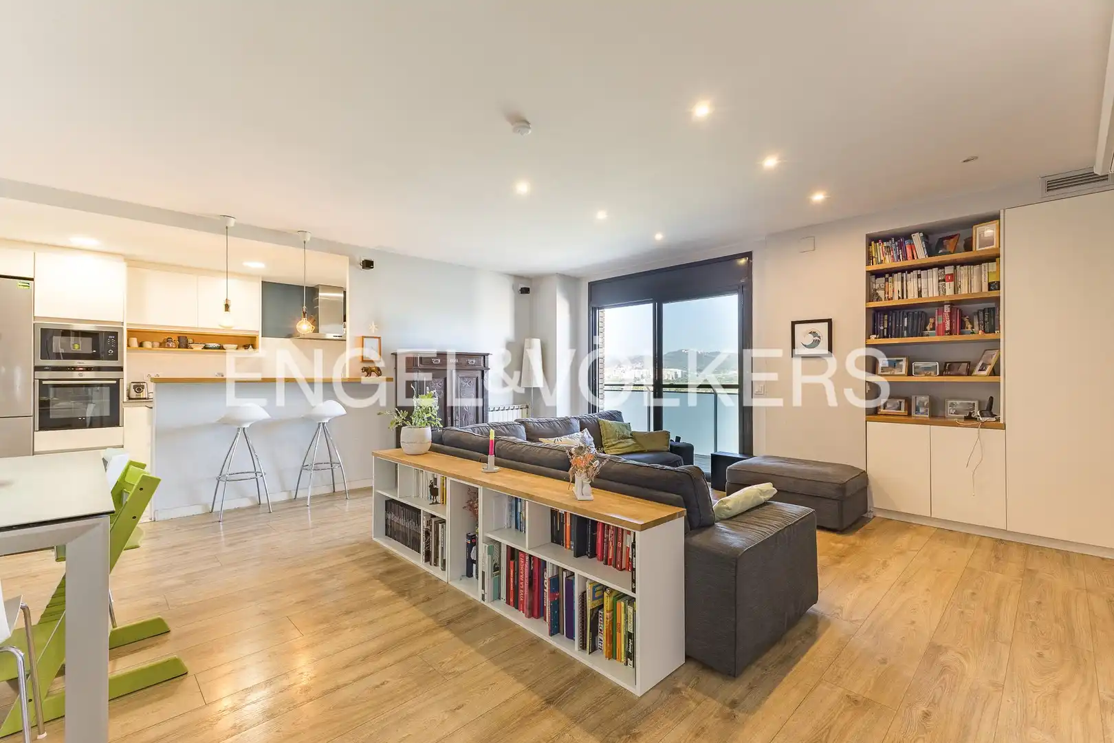 Sala de estar de Ático en venta en Sant Joan Despí con Aire acondicionado, Calefacción y Parquet