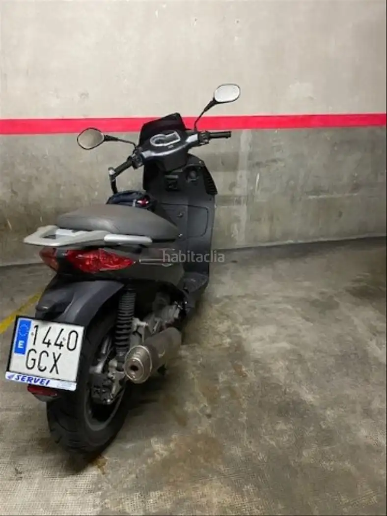 Moto in affitto a Avinguda de Vallcarca 26