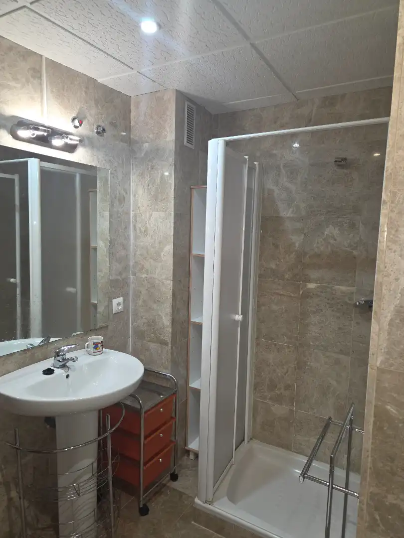 Baño de Piso de alquiler en Badajoz con Aire acondicionado, Calefacción y Jardín privado