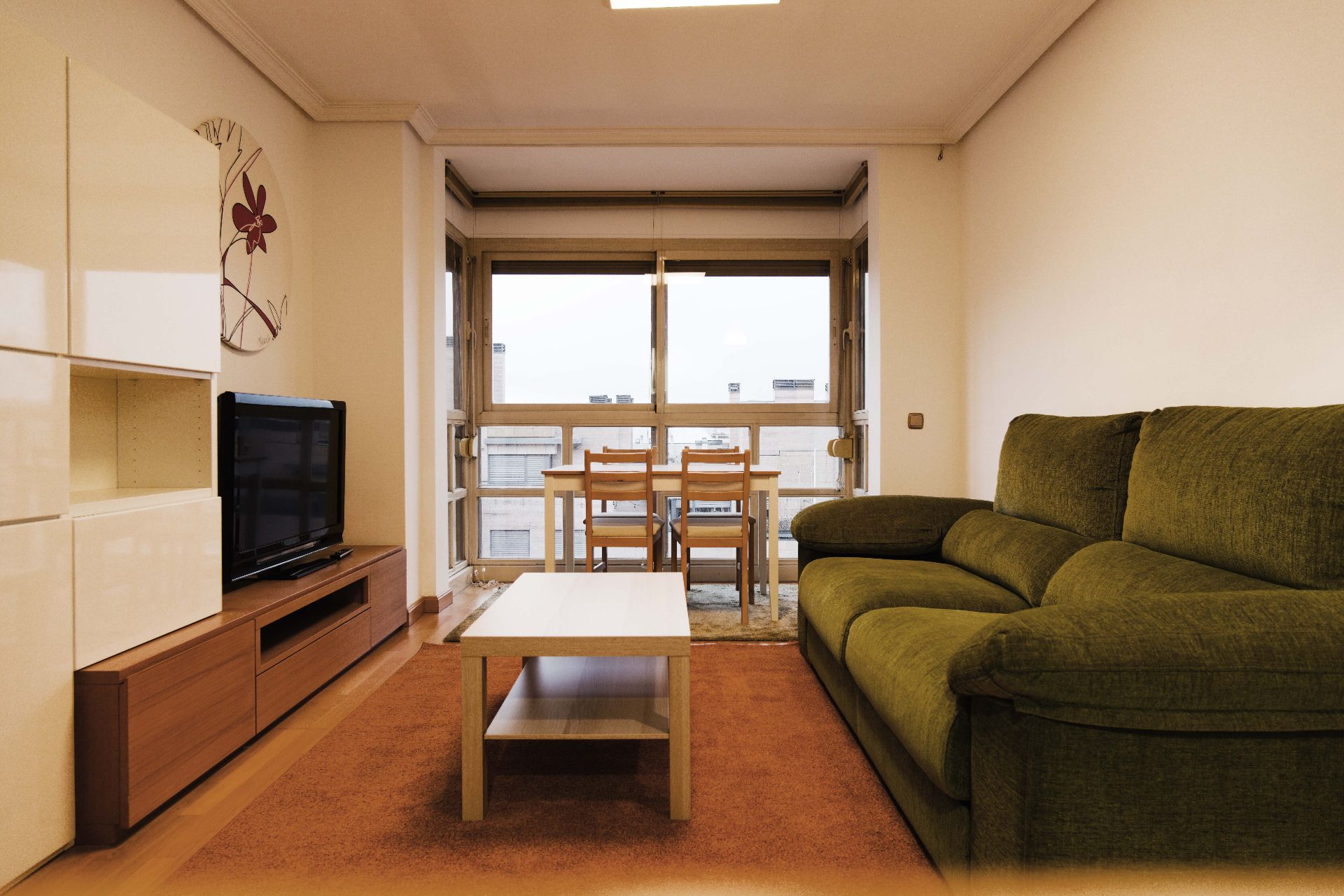Living room of Flat to rent in  Madrid Capital  with Air Conditioner, Heating and Parquet flooring