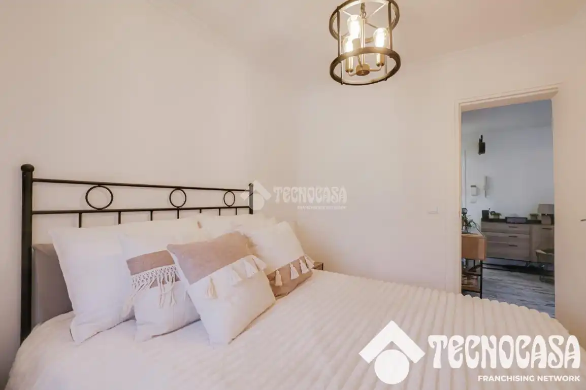 Bedroom of Flat for sale in Barcelona  with Air Conditioner