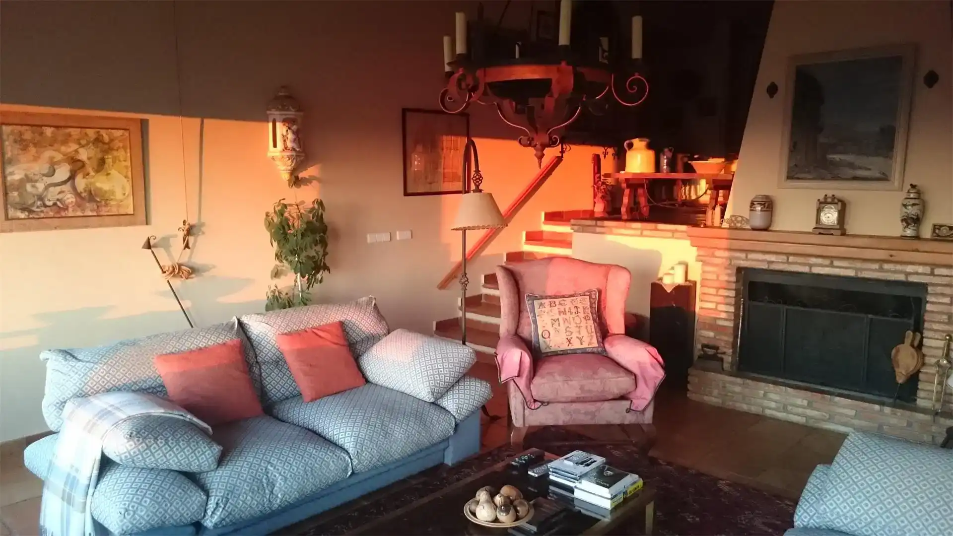 Sala d'estar de Casa o xalet en venda en Segura de la Sierra amb Balcó