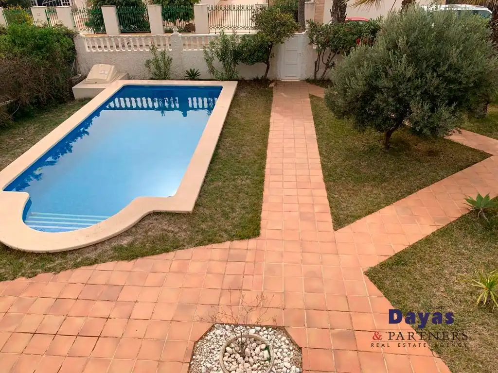 Piscina de Casa o xalet en venda en Orihuela amb Aire condicionat, Terrassa i Moblat