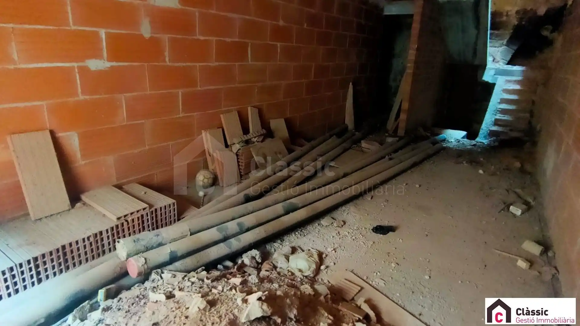 Casa adosada en venda a Els Prats de Rei