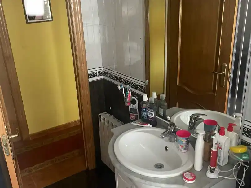 Baño de Piso en venta en Tineo con Trastero y Amueblado