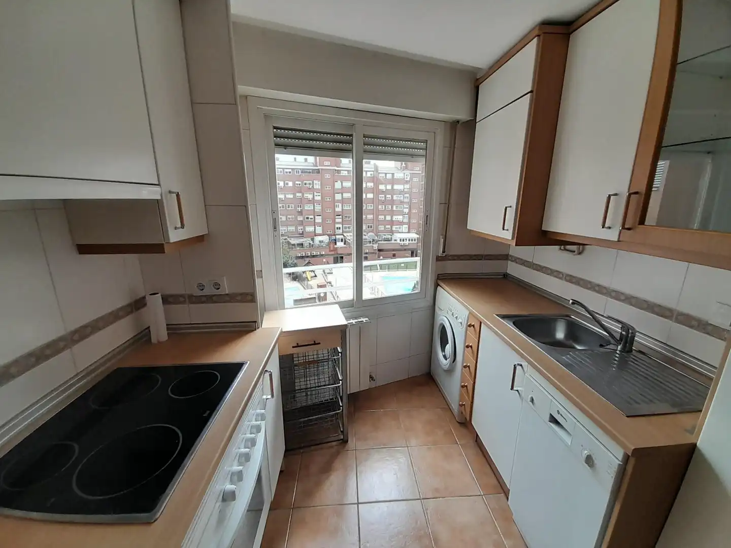 Kitchen of Flat for rent in Madrid  with Air Conditioner, Heating and Storage room