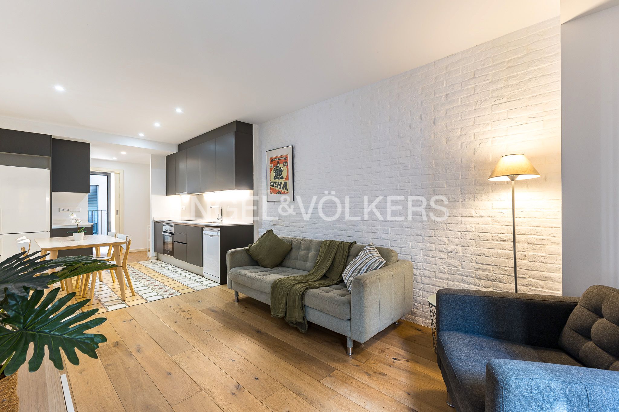 Exterior view of Apartment for sale in  Barcelona Capital  with Air Conditioner, Heating and Parquet flooring